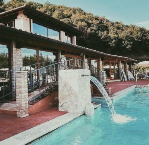 Holidays in Umbria in country resort with wellness center