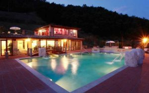 Hotel with thermal pool and wellness treatments in Umbria